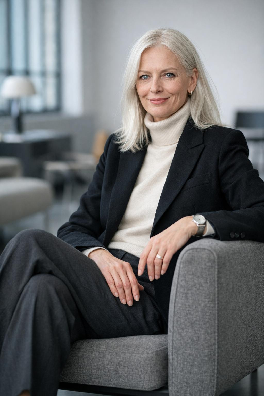 Cute business casual outfits with black blazer and turtleneck