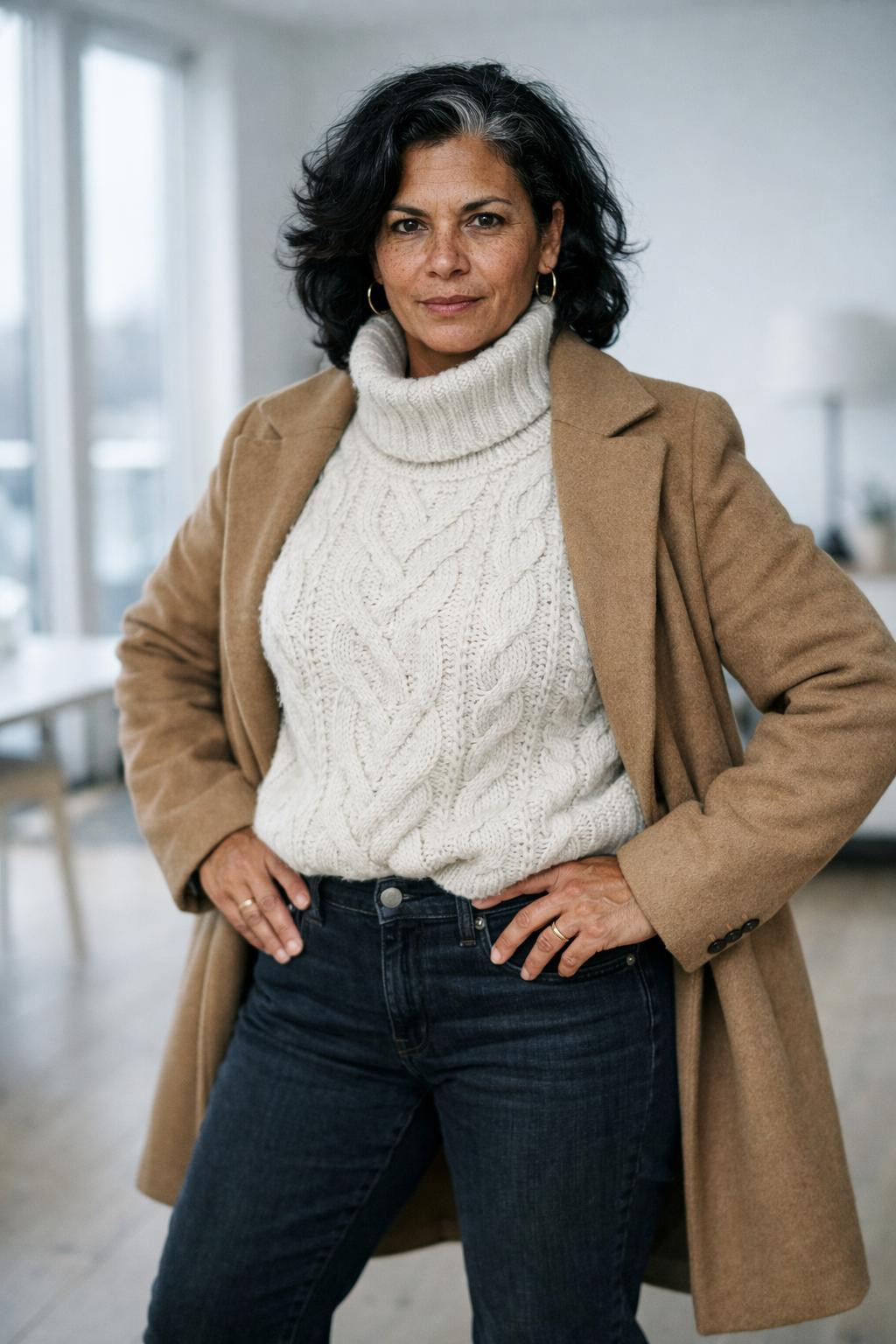 Cute winter outfits with chunky cream turtleneck and dark jeans
