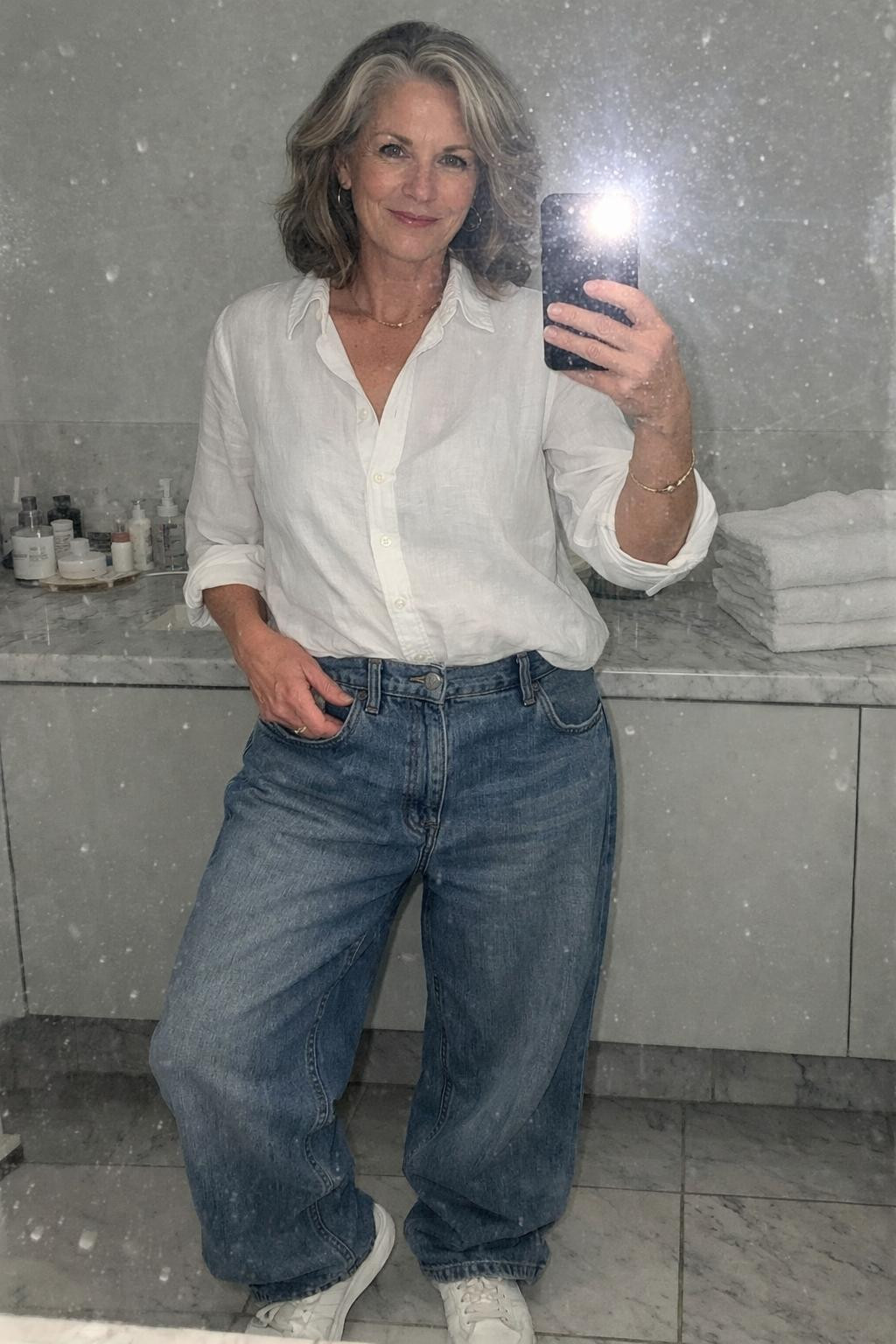 Baggy jeans outfit bathroom selfie with tucked white linen shirt
