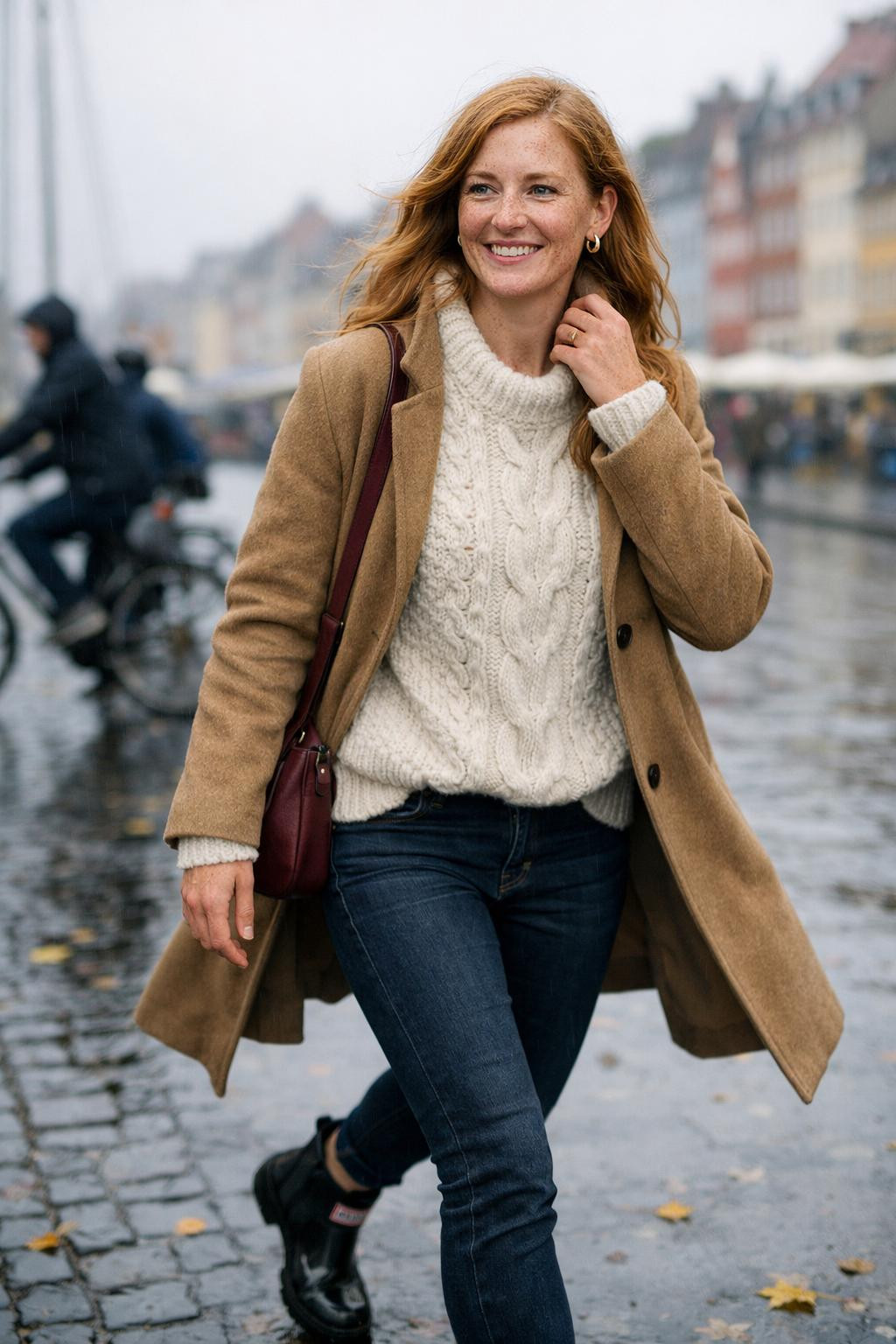 Short hunter boots outfit with burgundy bag and overcast sky
