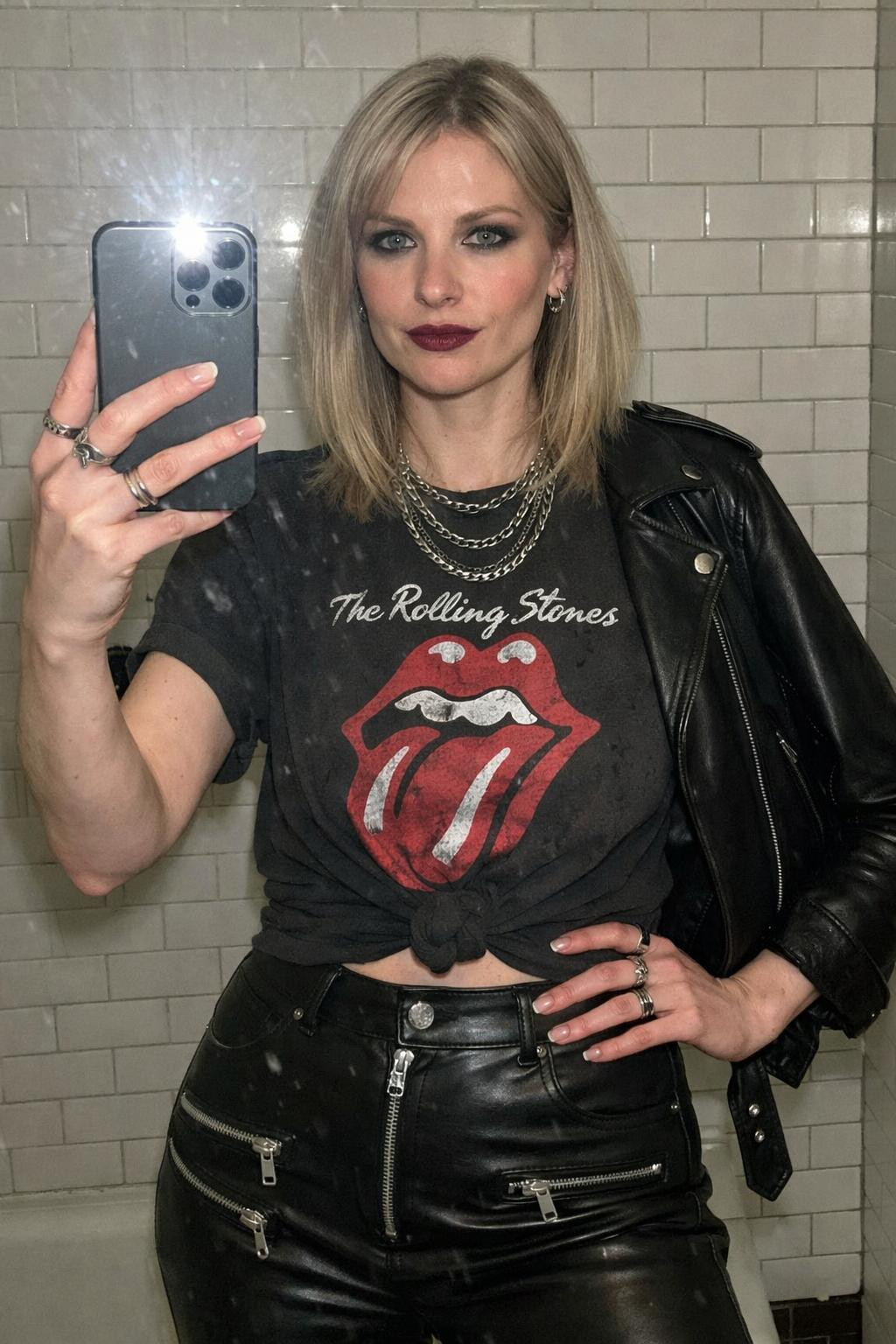 Concert outfit ideas with distressed band tee