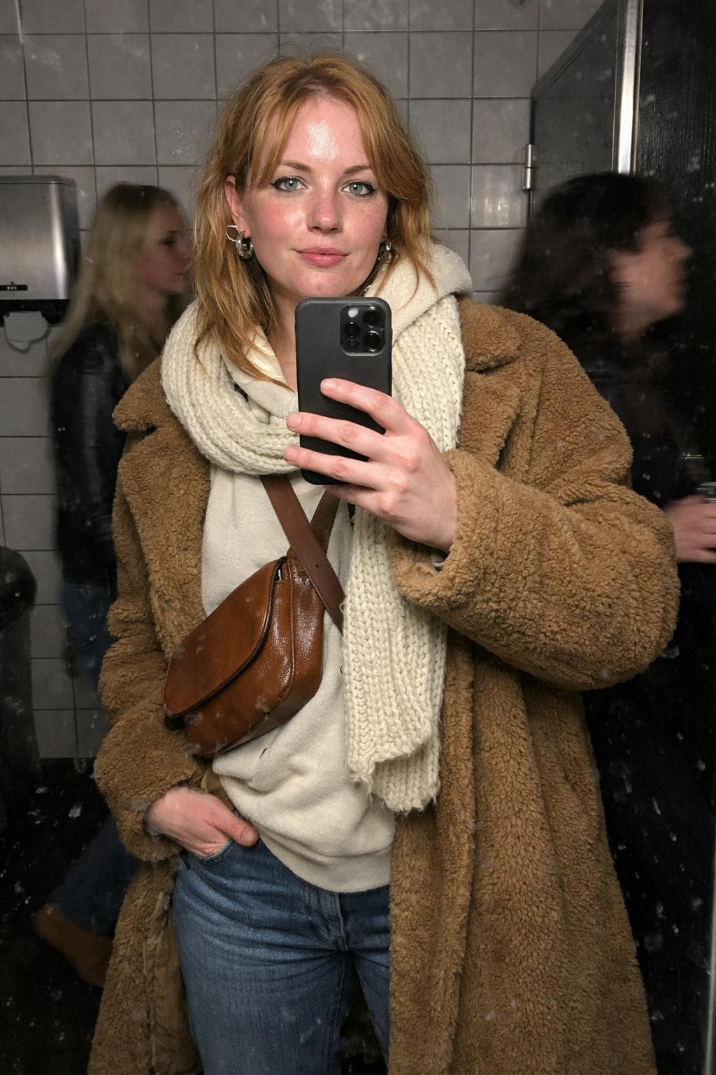 Winter concert outfit ideas in nightclub bathroom setting