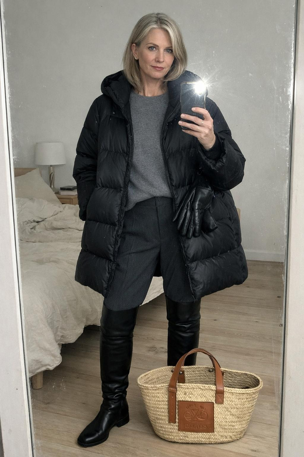 Cozy airport outfit full mirror shot in bedroom