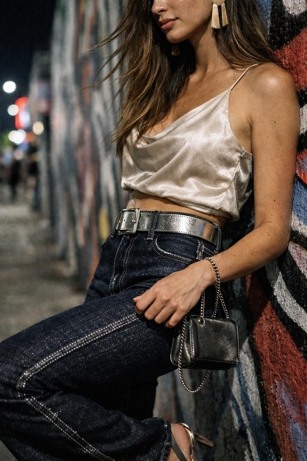 Flare jeans outfit with dark indigo metallic silver stitching