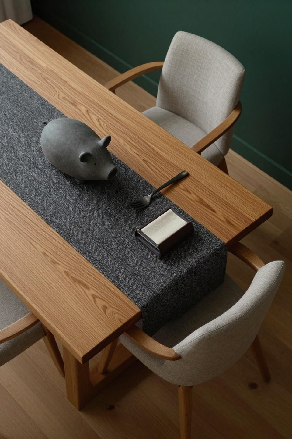Oak dining room with honey-oak trestle table