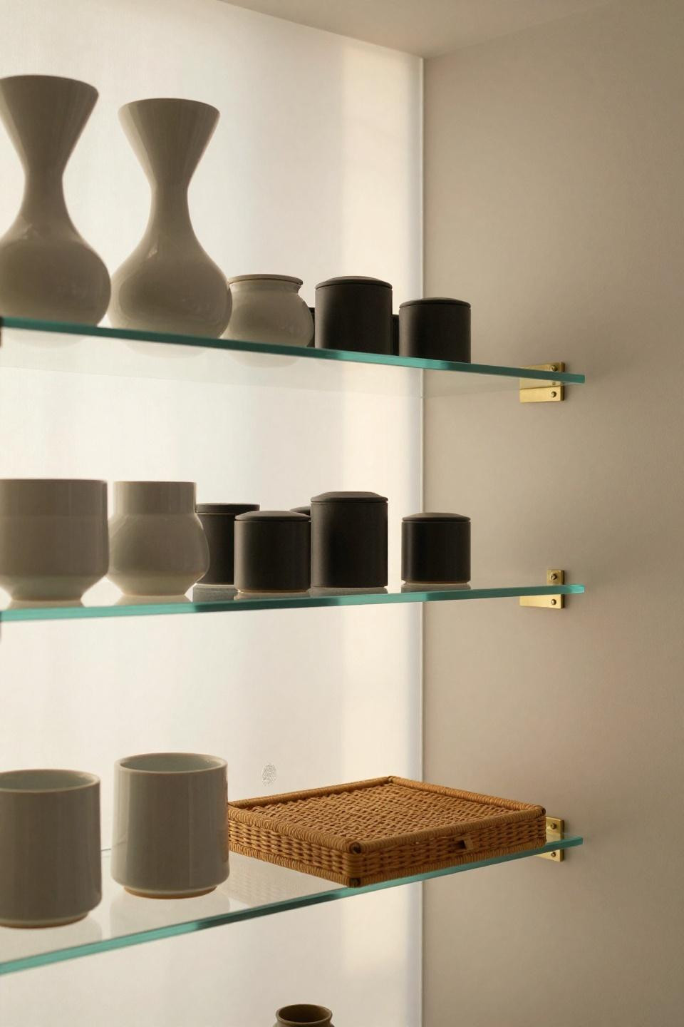 Blox Burg kitchen with modern floating glass pantry shelves