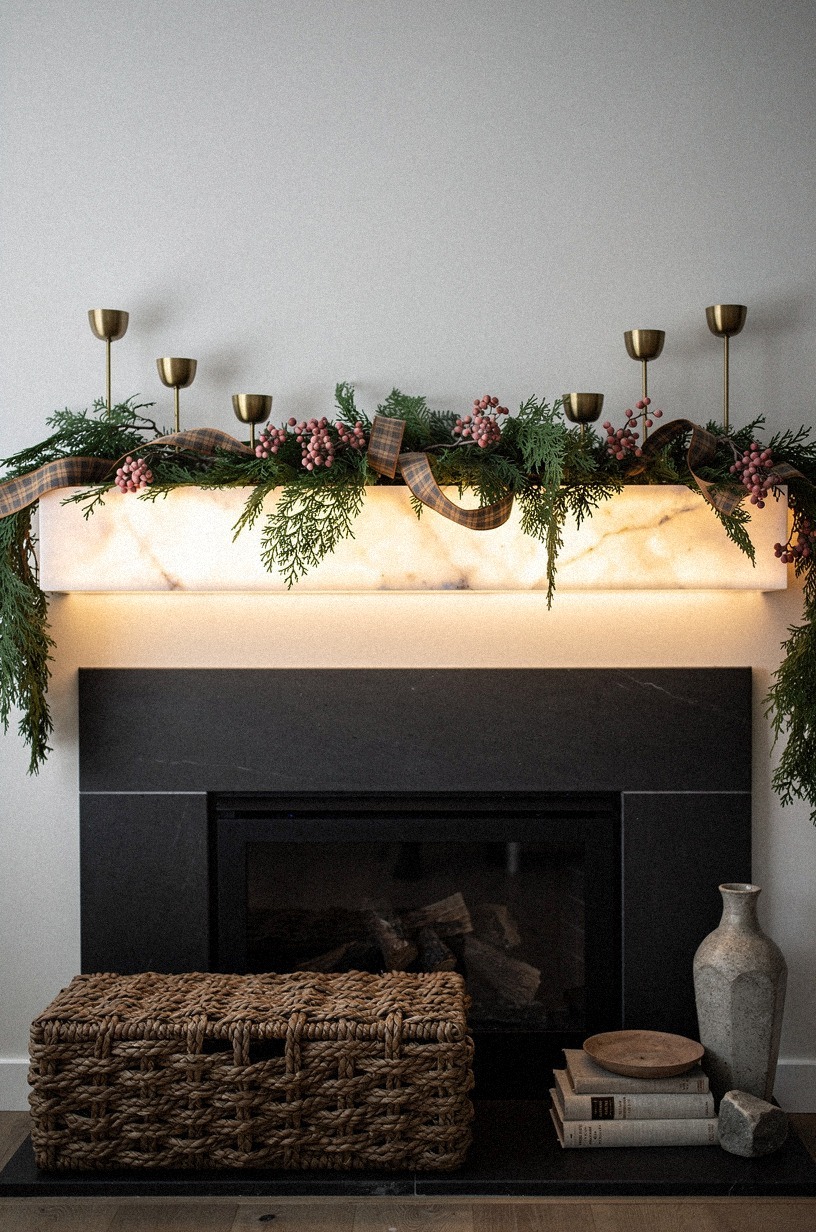Plaid ribbon versus cedar garland: does the combo actually work?