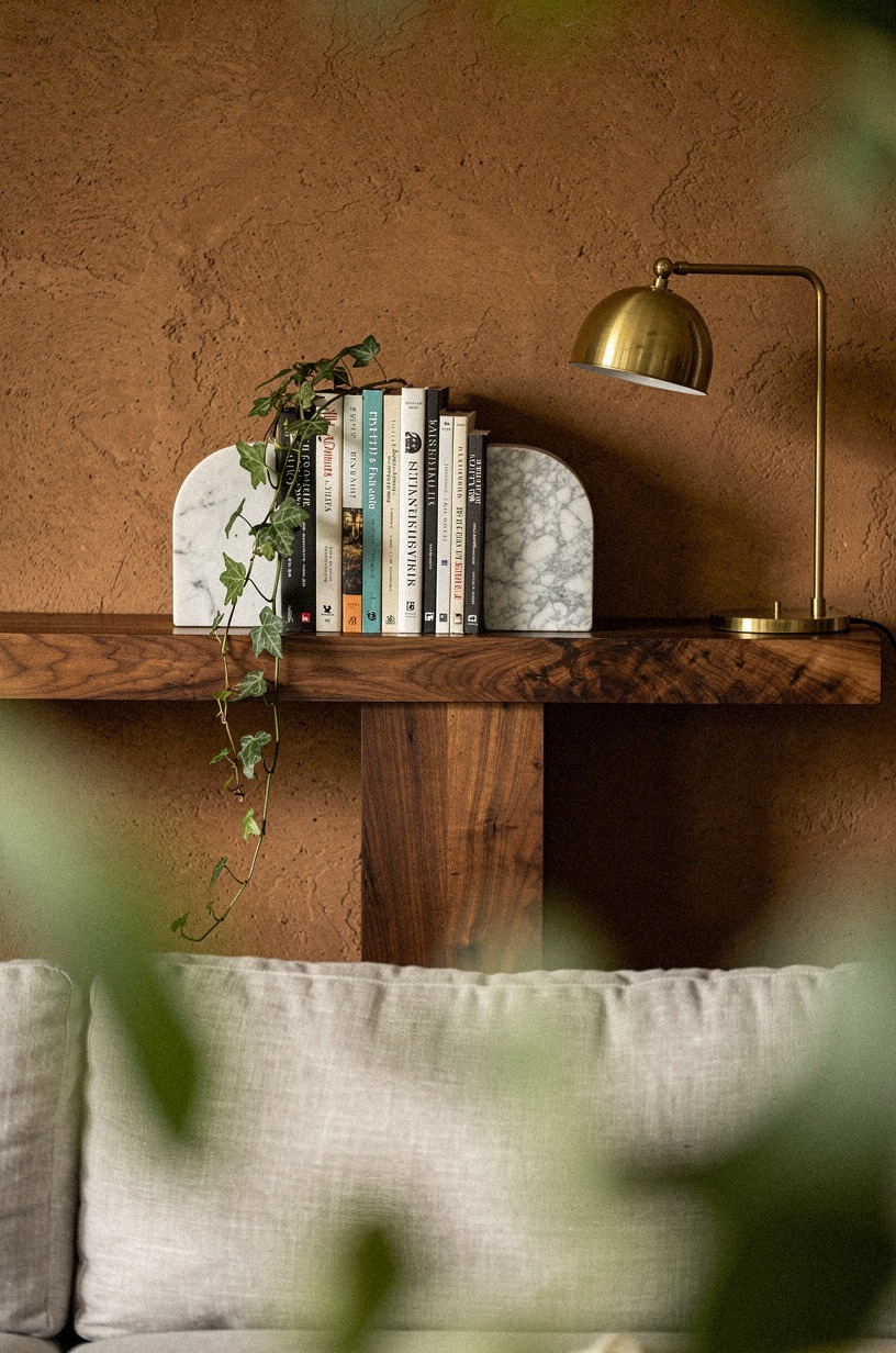 Mix marble bookends with trailing ivy