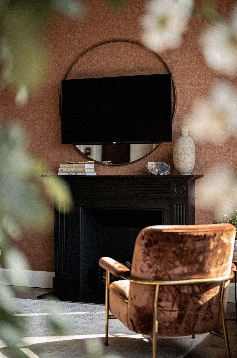Where should the round mirror actually go?