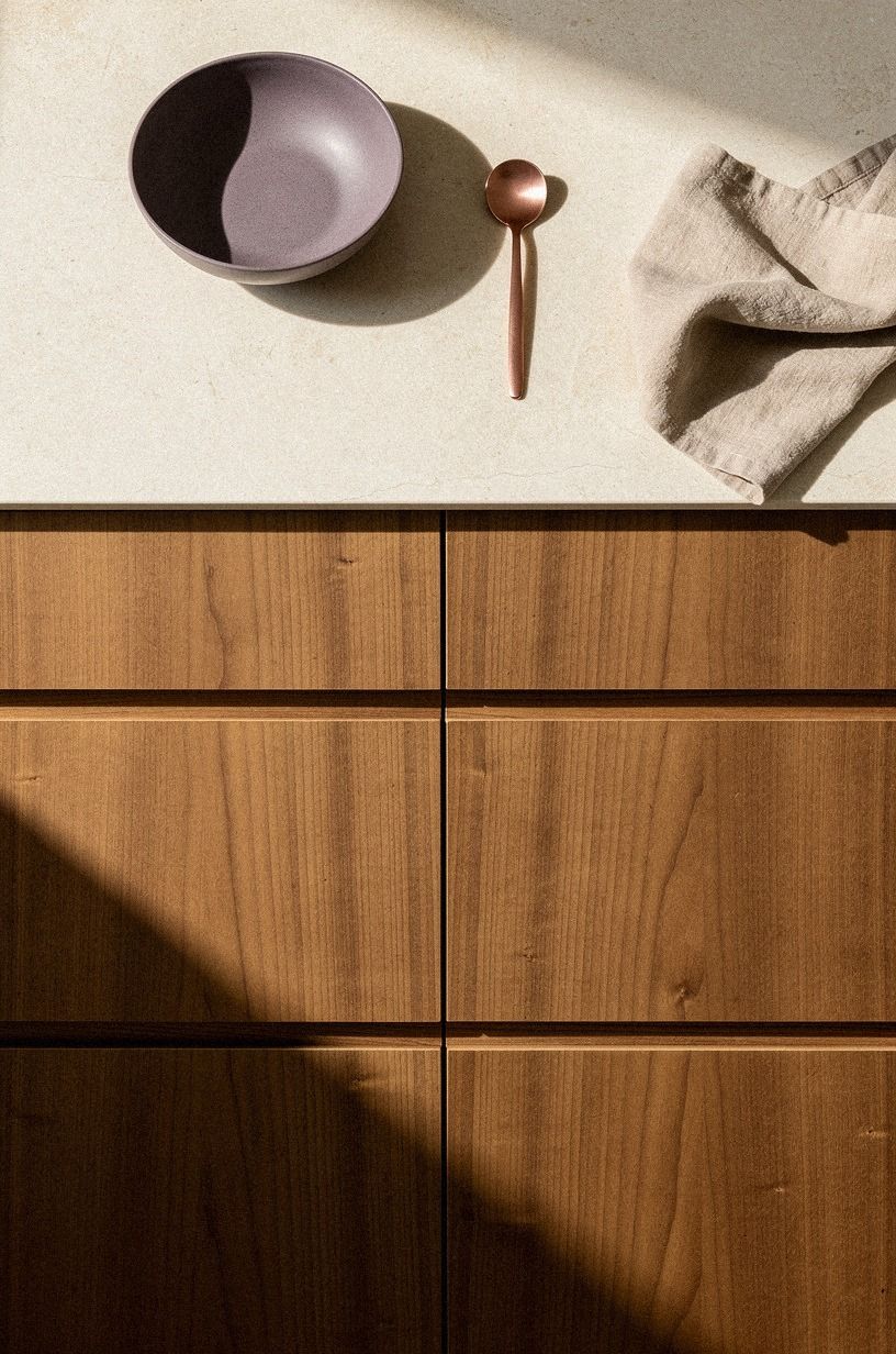 Choose slab fronts with shallow finger grooves