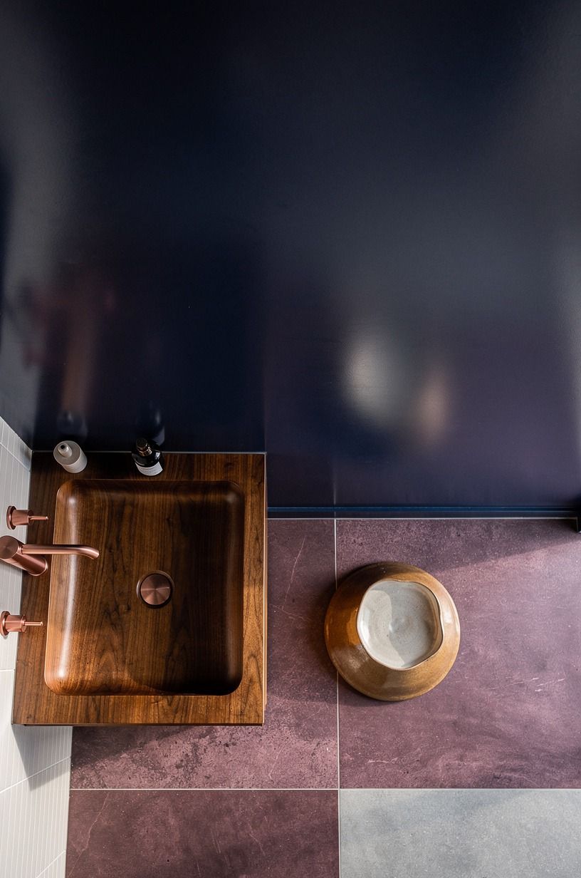 Paint the ceiling in glossy navy