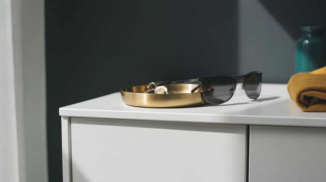 Designers Say the 12-Inch Console Rule Saves Every Tiny Entryway