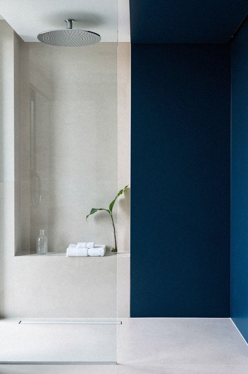 Paint the dry wall Farrow & Ball Hague Blue