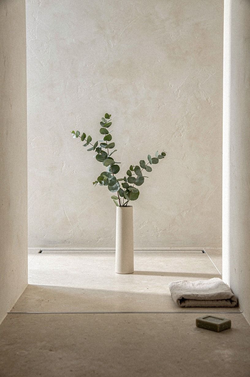 What Makes a Walk-In Shower Feel Quiet?