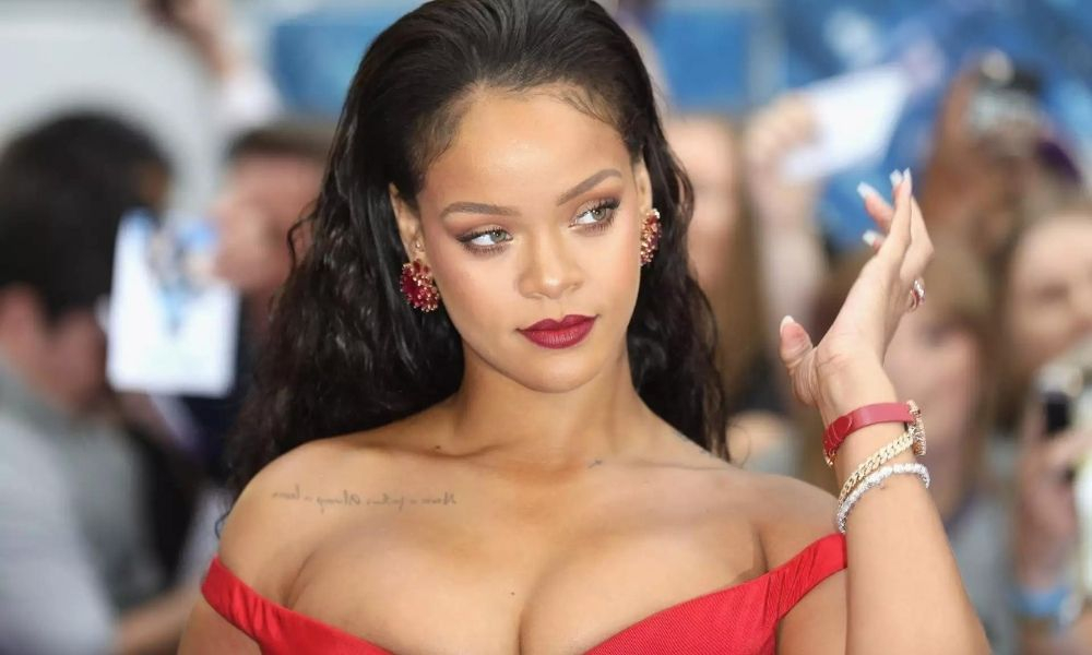 What perfume does Rihanna wear? Her 4 favorite fragrances to smell good